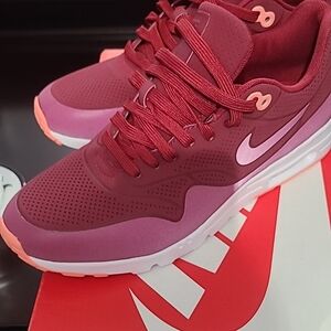 Nike Women's Air MAX Moire
